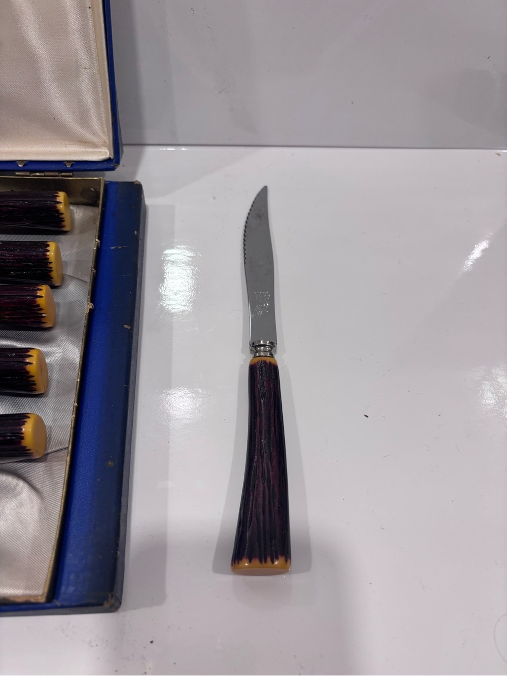 mid-century faux stag handled spreaders in original box - Picture 2 of 4